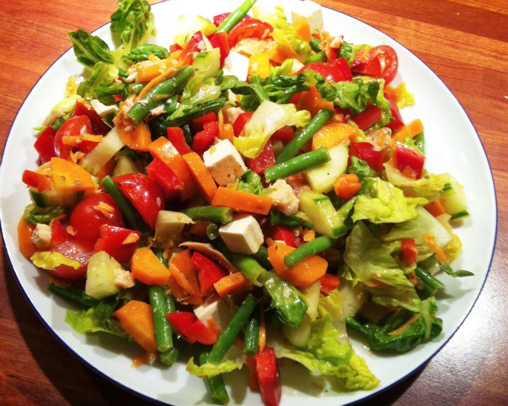 Салат без овощей рецепт. Овощной салат. Салат из о варных овощей. Салат с вареными овощами. Овощной салат из вареных овощей.